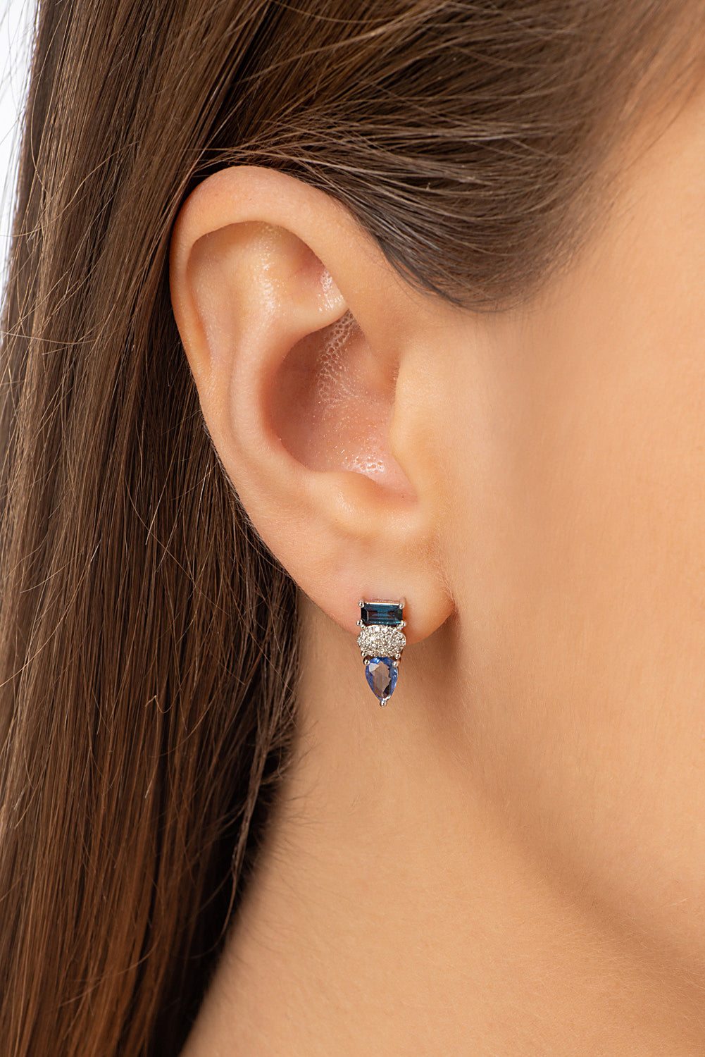 Woman Wearing JewelrySapphire Earring. Earrings. 18K gold earring. White Gold, yellow gold, rose gold. Perfect Gift. Earring gift. Fine jewelry. Anatol. Kifissia. Golden Hall. Σκουλαρίκι χρυσό. Σκουλαρίκι με ζαφείρια. Σκουλαρίκι τρυπητό. Σκουλαρίκι με ζαφείρι. Σκουλαρίκι με διαμάντια. Athens. Κηφισιά. Σκουλαρίκι με μπριγιάν.