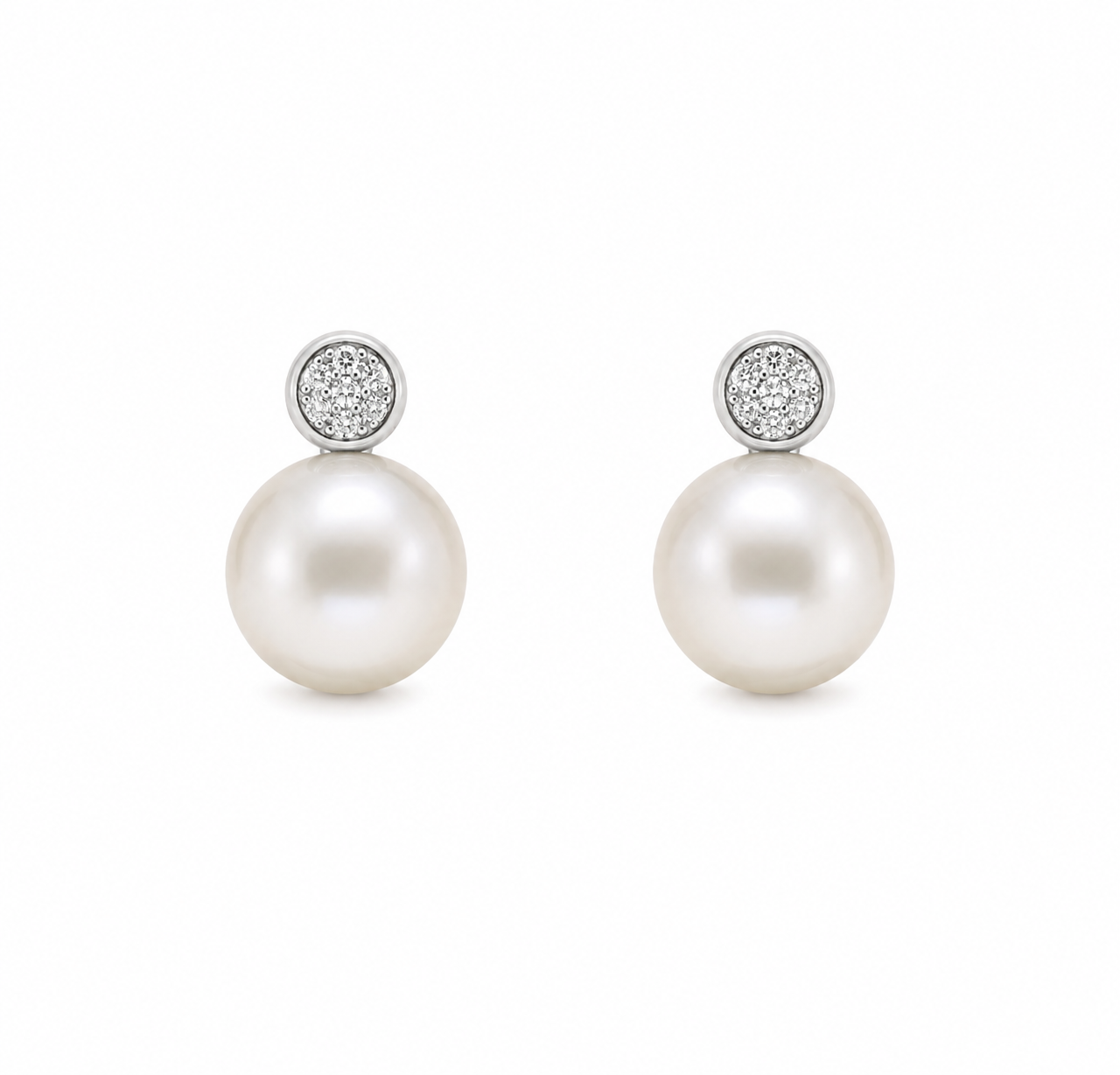 Circle Diamond Pearl Earrings
