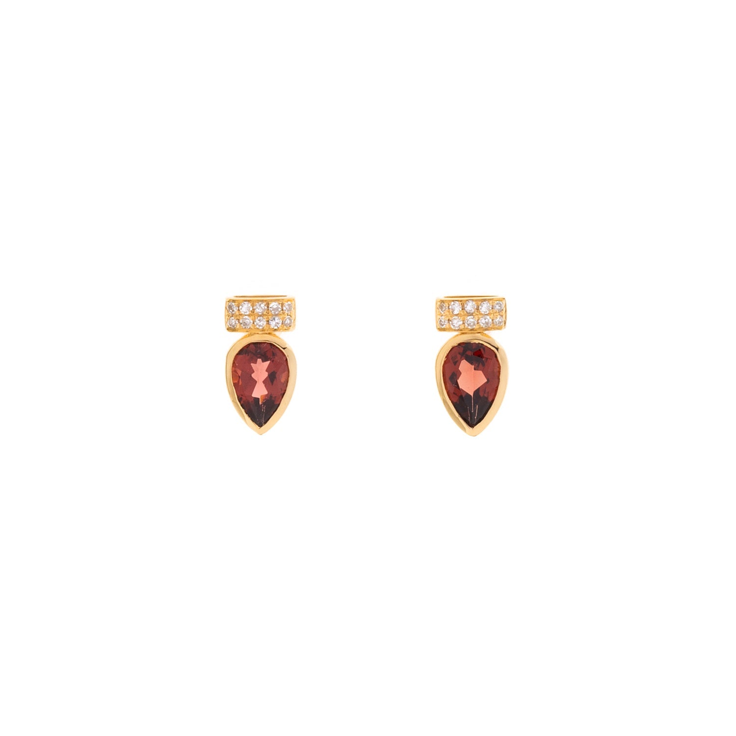 Diamond Earrings. Earring for Gift. Stud Earring. Anatol. Gift. Everyday earring. Easy to wear earring. Sparkly earring. Anatol Jewelry. Fine Jewelry. Golden Hall. Kifissia. Χρυσό σκουλαρίκι. Σκουλαρίκι καρφωτό. Σκουλαρίκι με διαμάντια. Χρυσά κοσμήματα. Κοσμήματα Κηφισιά. Σκουλαρίκι με μπριγιάν.