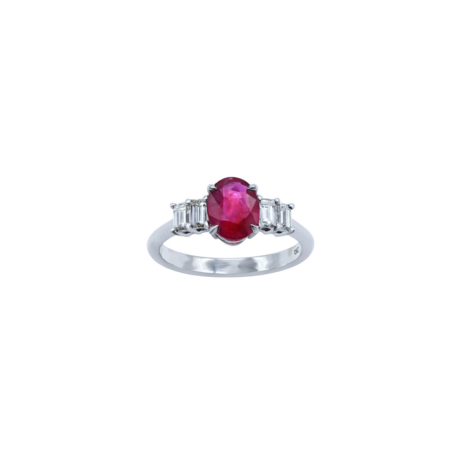 Oval Ruby Ring. Ruby and diamond ring. Δαχτυλίδι με ρουμπίνι και διαμάντια.